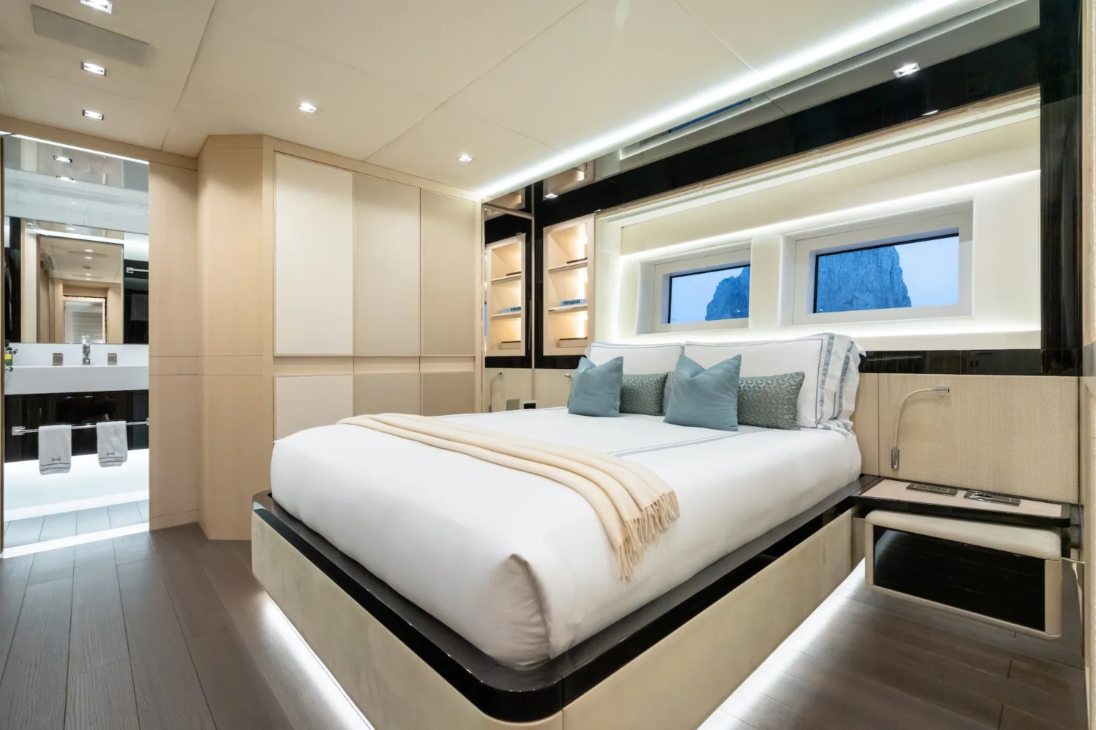 HALARA - photo 17 yacht charter Cannes