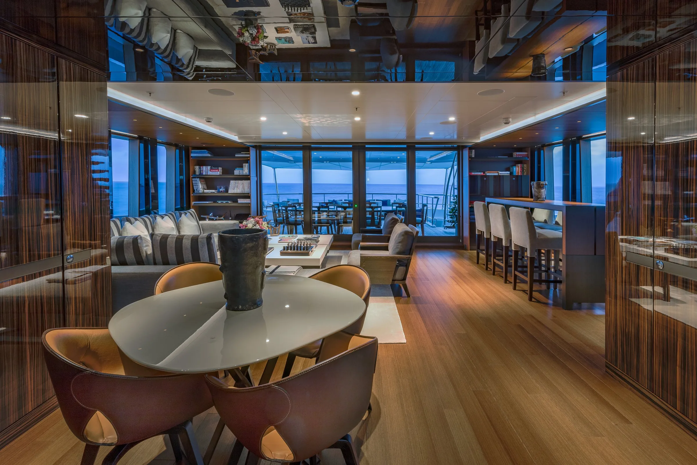 HALO - photo 6 yacht charter Cannes