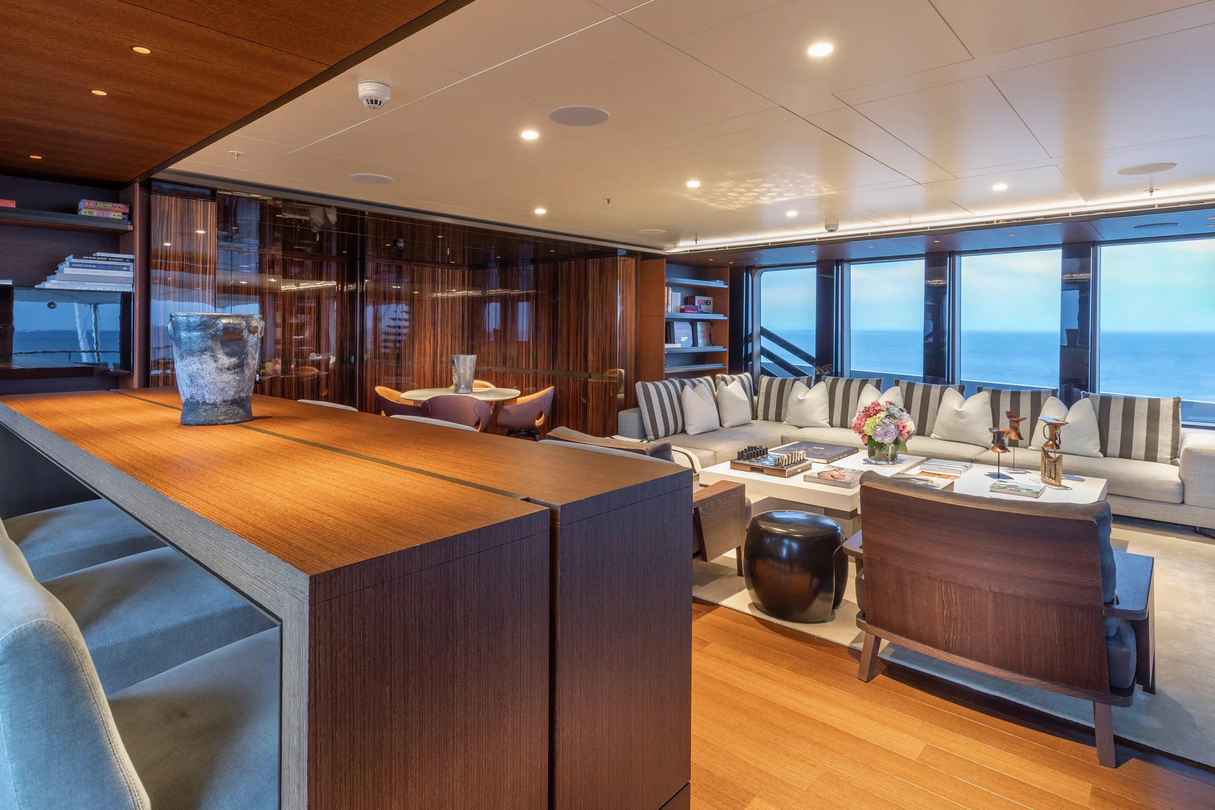 HALO - photo 7 yacht charter Cannes