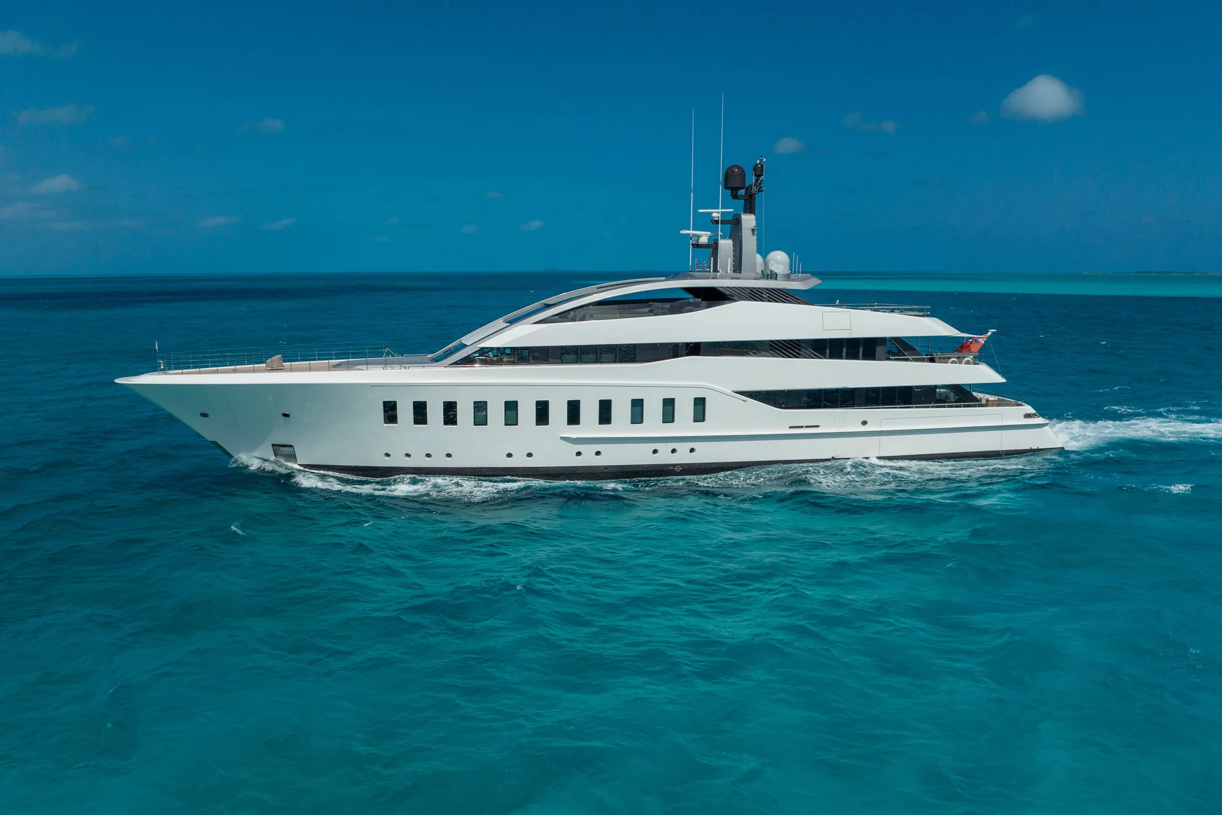 HALO - photo 13 yacht charter Cannes