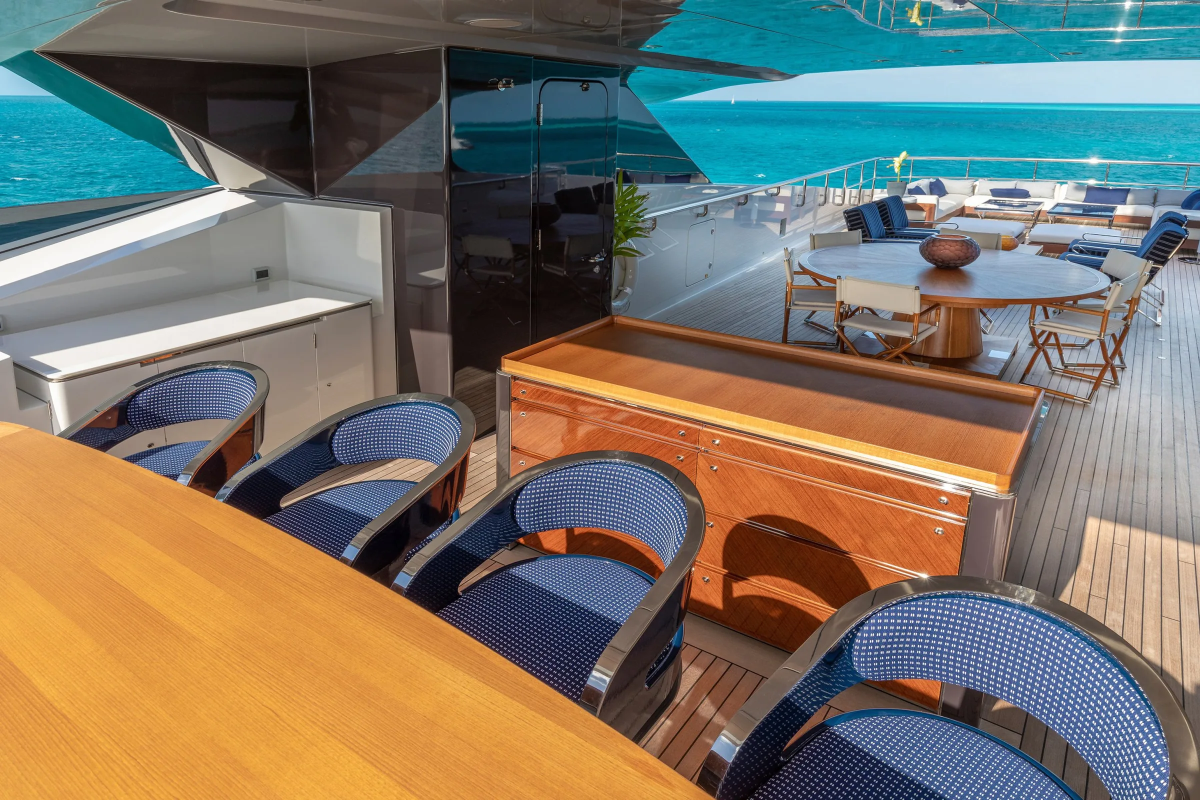 HALO - photo 23 yacht charter Cannes