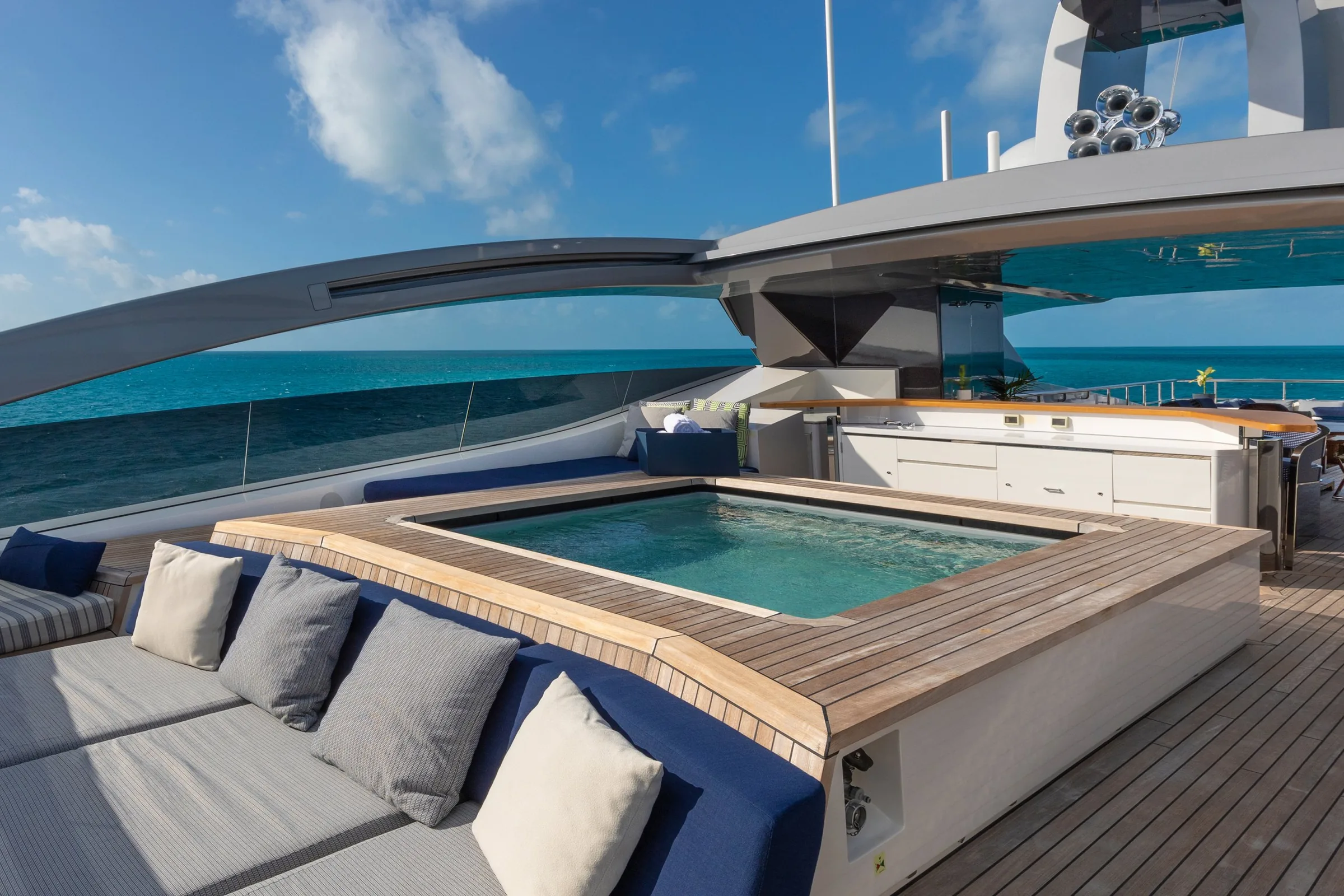 HALO - photo 24 yacht charter Cannes