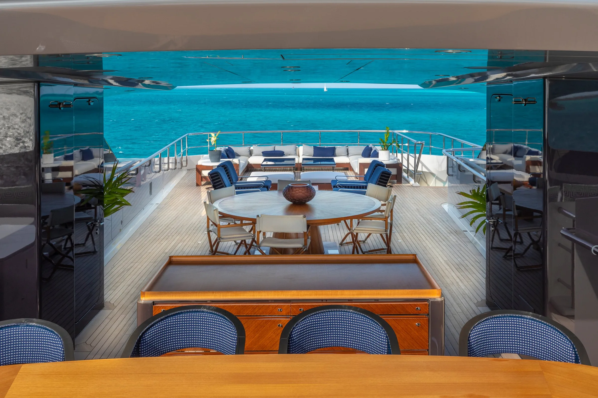 HALO - photo 25 yacht charter Cannes