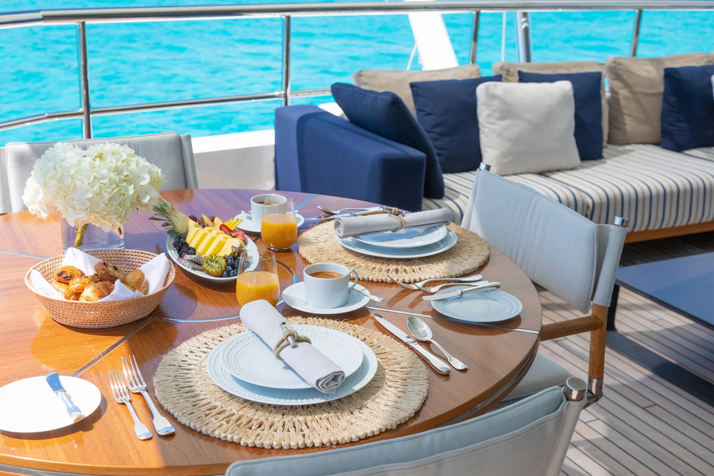 HALO - photo 28 yacht charter Cannes
