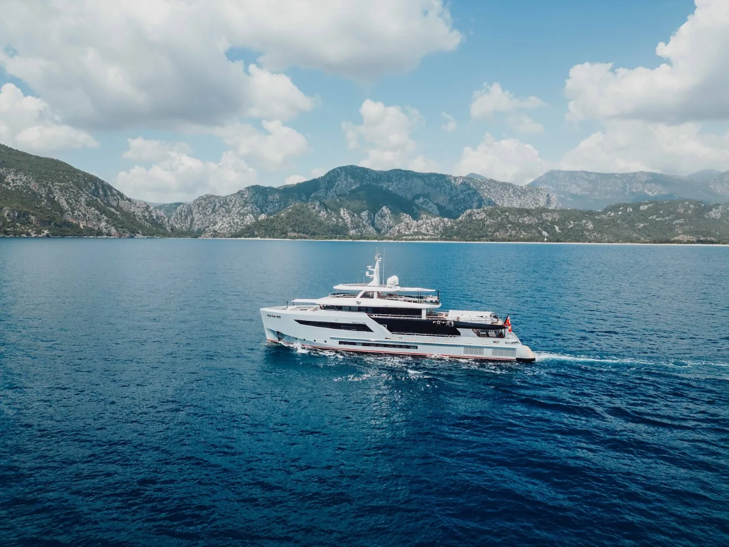 HEEUS - photo 2 yacht charter Cannes