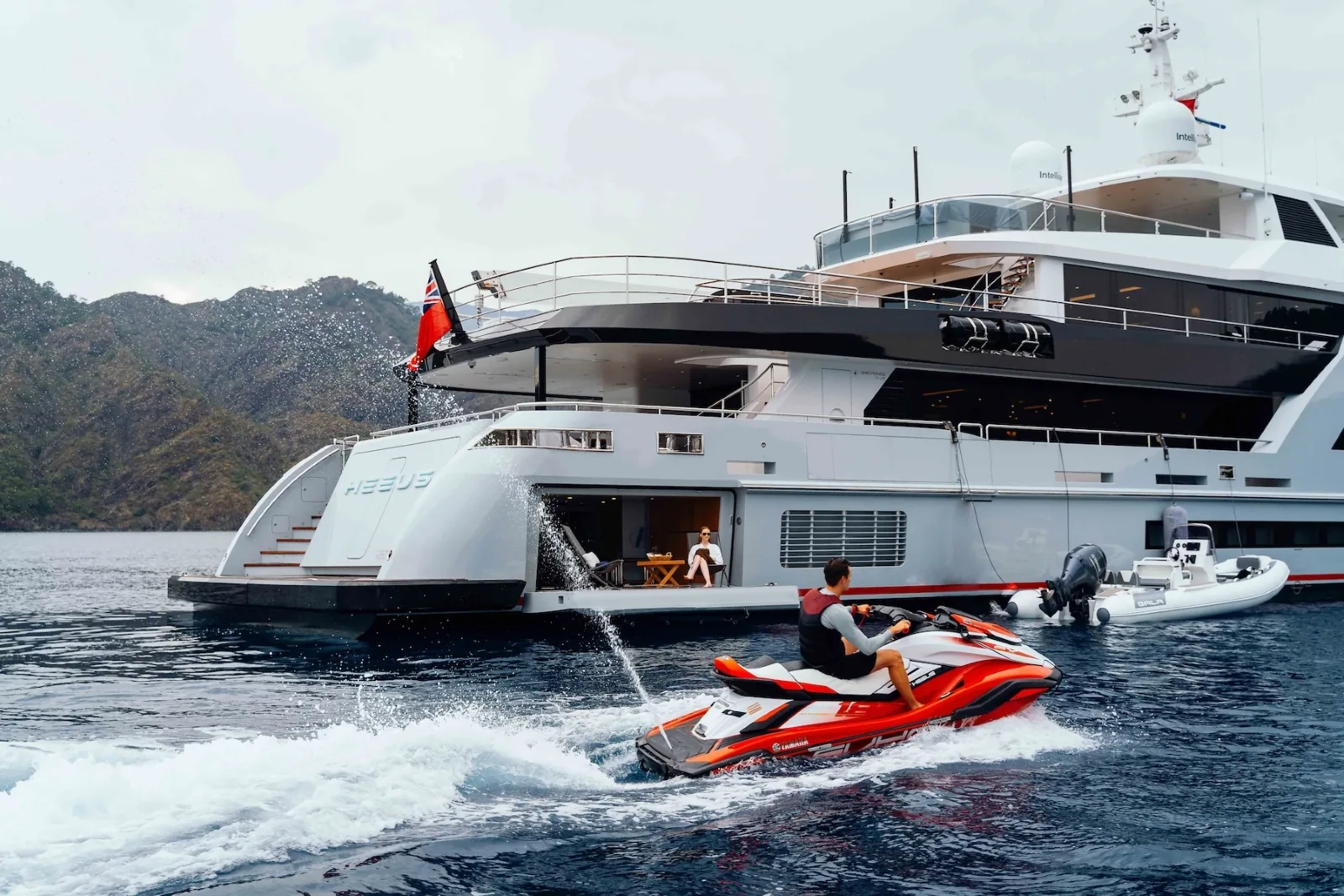 HEEUS - photo 3 yacht charter Cannes