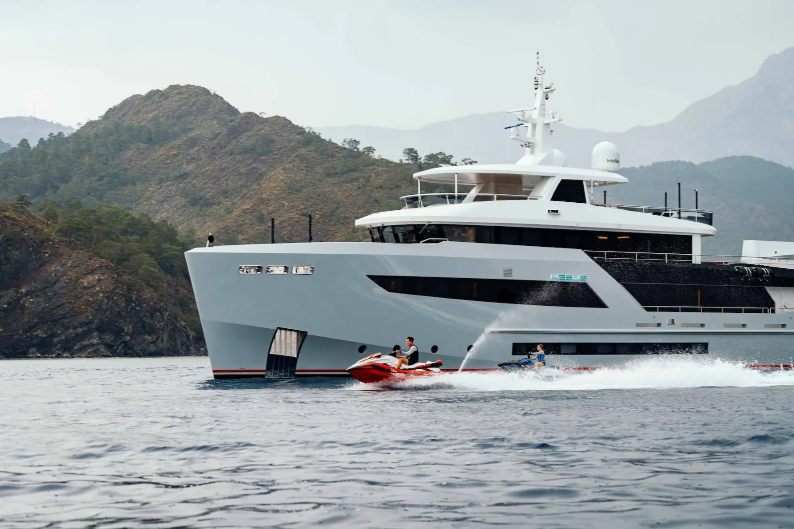 HEEUS - photo 6 yacht charter Cannes