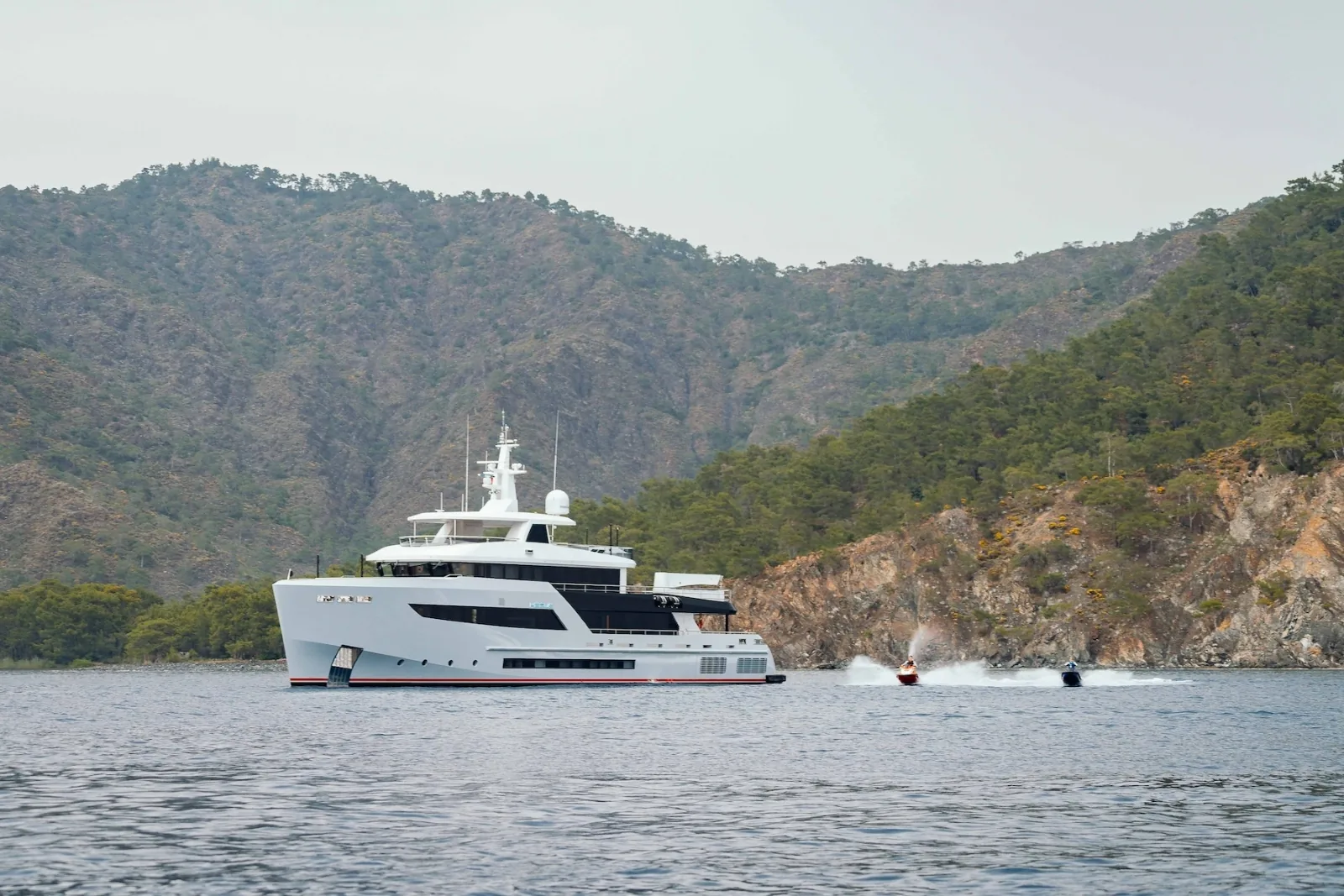 HEEUS - photo 8 yacht charter Cannes