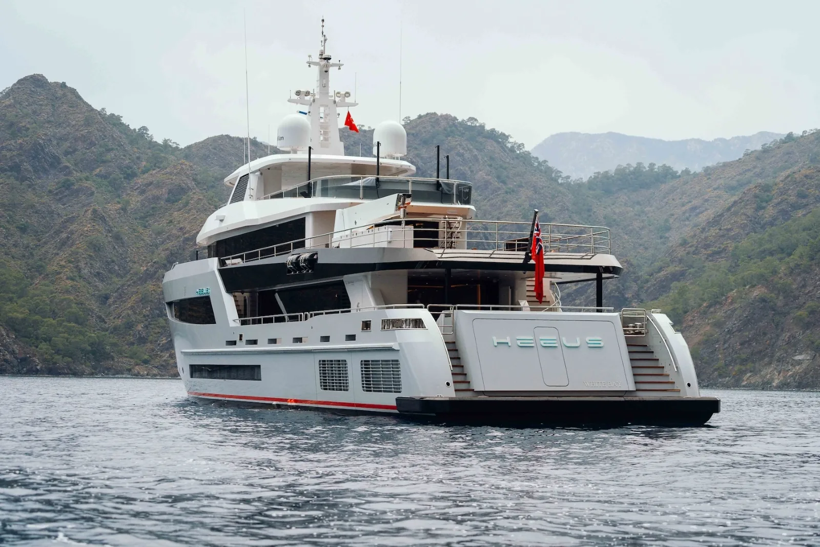 HEEUS - photo 9 yacht charter Cannes