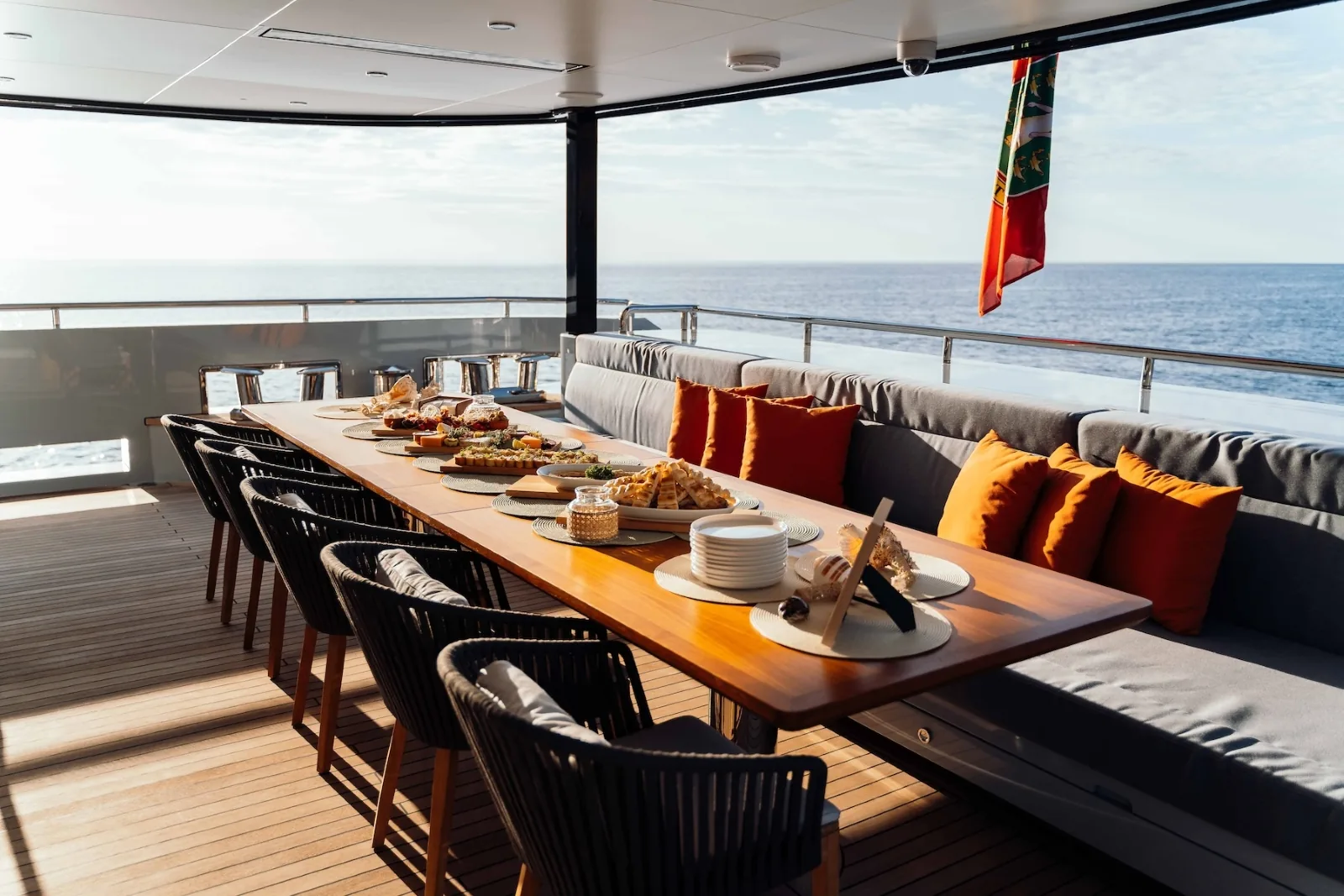 HEEUS - photo 15 yacht charter Cannes