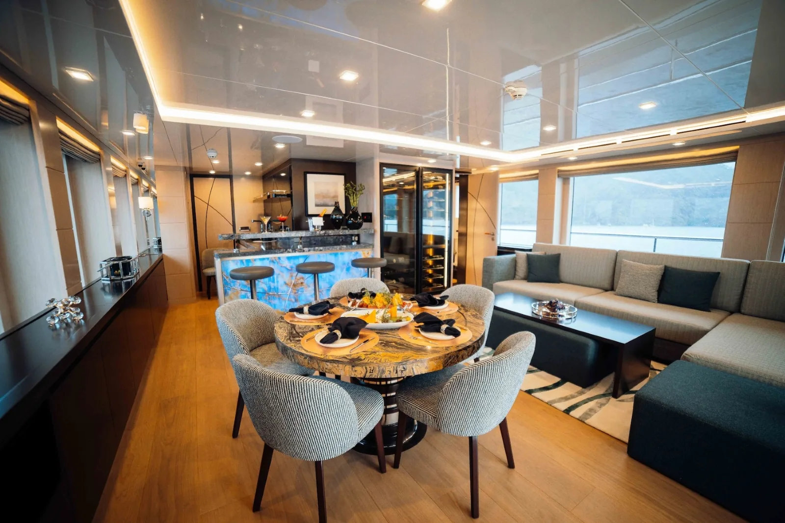HEEUS - photo 27 yacht charter Cannes