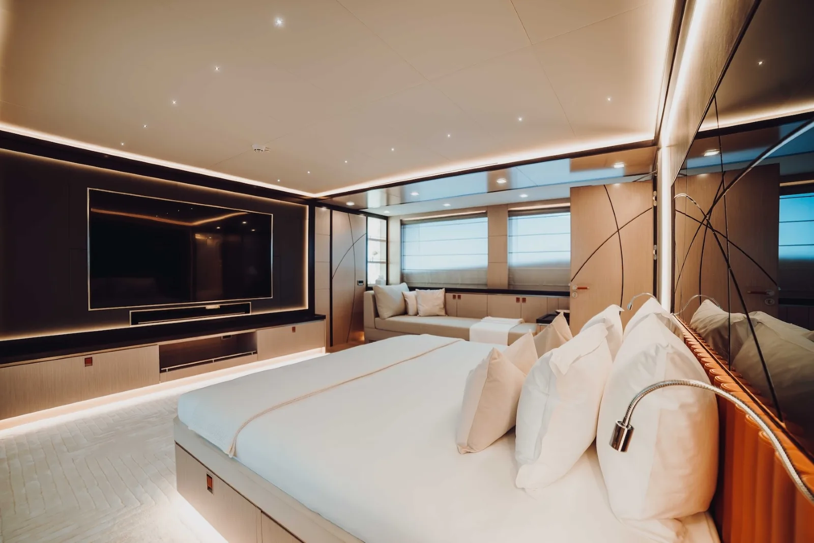 HEEUS - photo 29 yacht charter Cannes