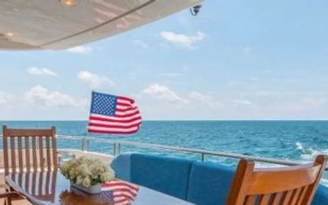 Hoya Saxa - yacht charter Miami