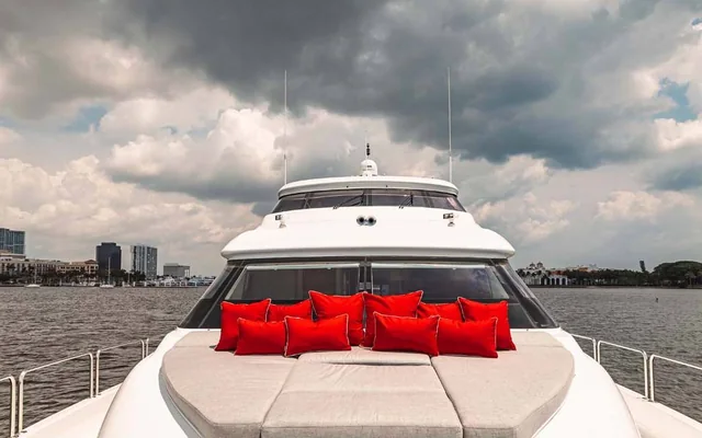 Indy - yacht charter Miami