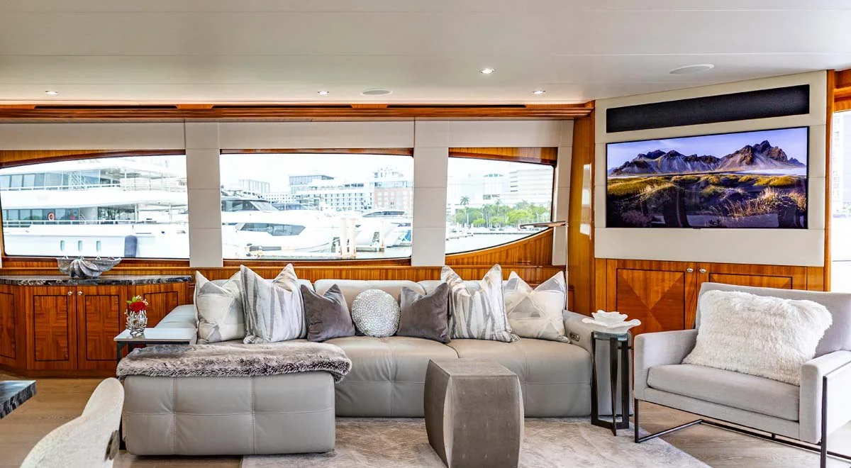 Indy - photo 6 yacht charter Miami