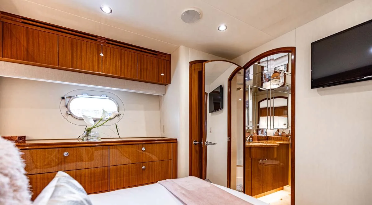 Indy - photo 15 yacht charter Miami