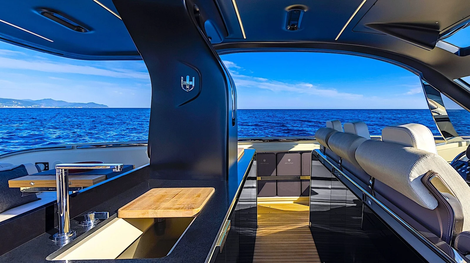 Invictus TT460 - photo 4 yacht charter Cannes
