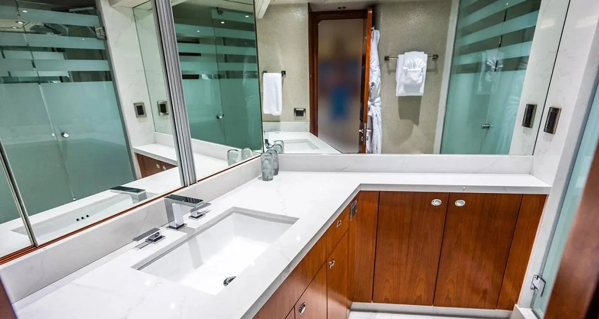Kemosabe - photo 6 yacht charter Miami