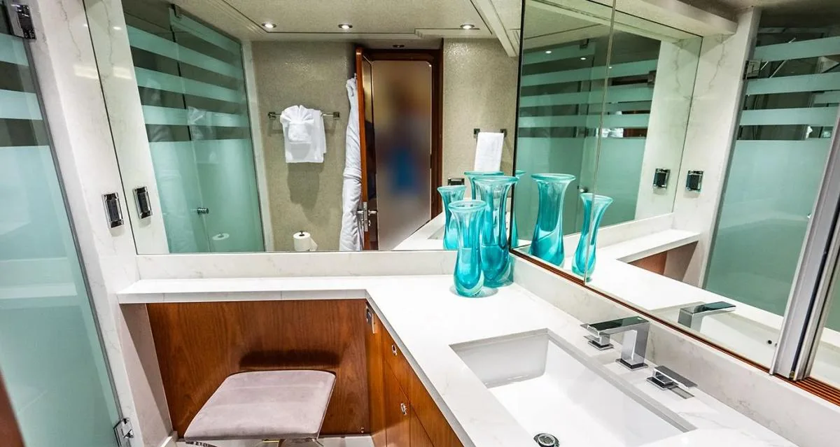 Kemosabe - photo 7 yacht charter Miami