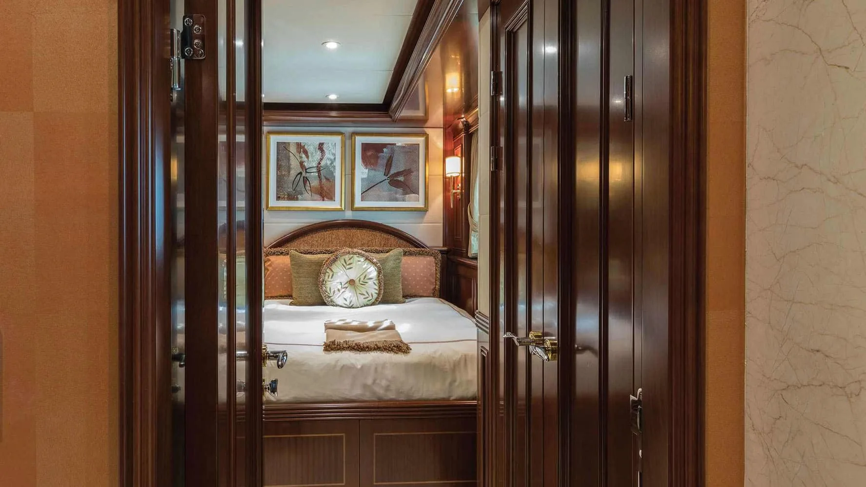 LADY BETH - photo 9 yacht charter Cannes