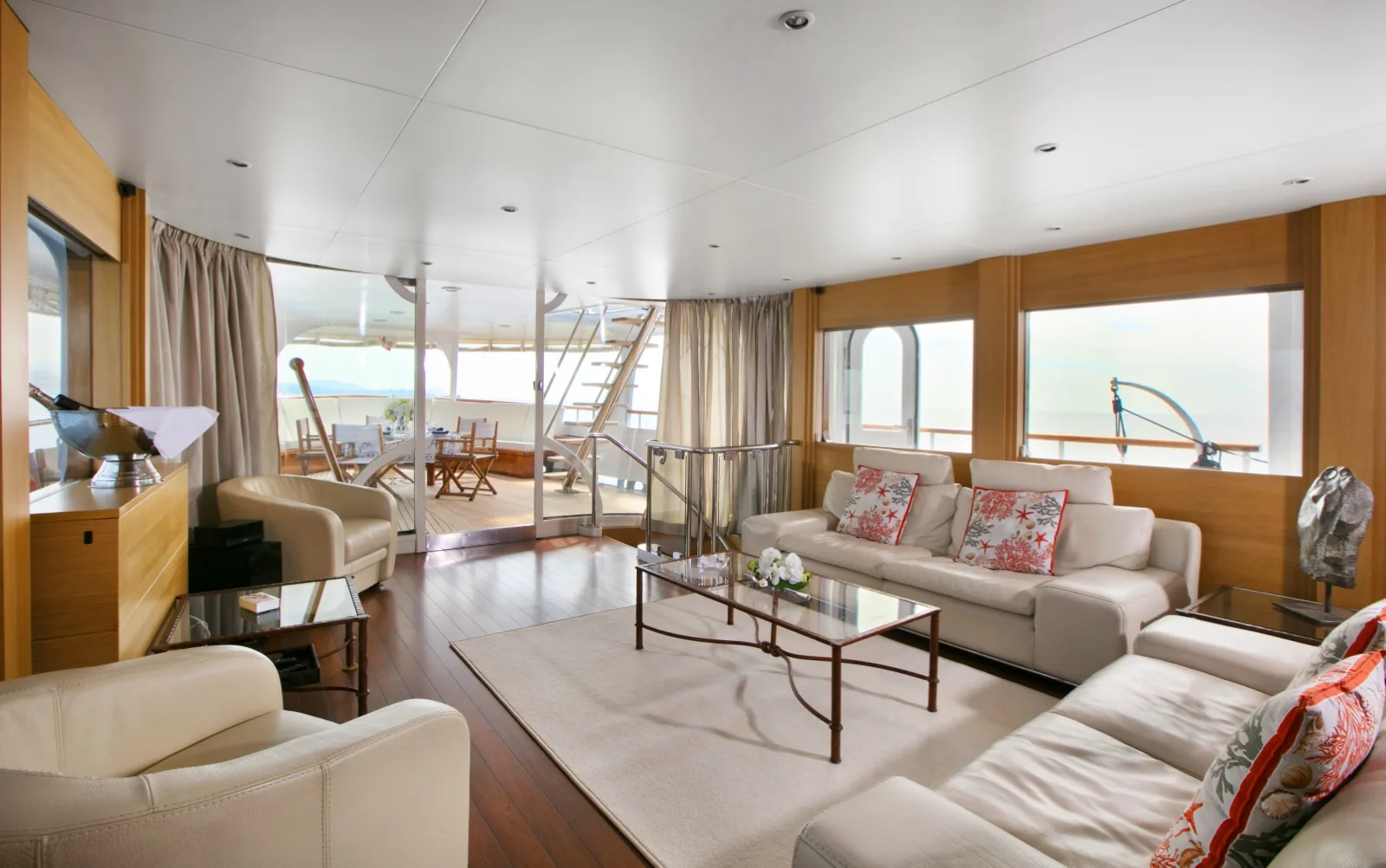 LADY JERSEY - photo 14 yacht charter Cannes