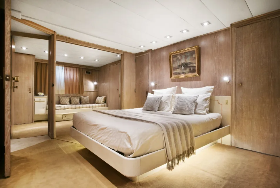 LADY JERSEY - photo 15 yacht charter Cannes