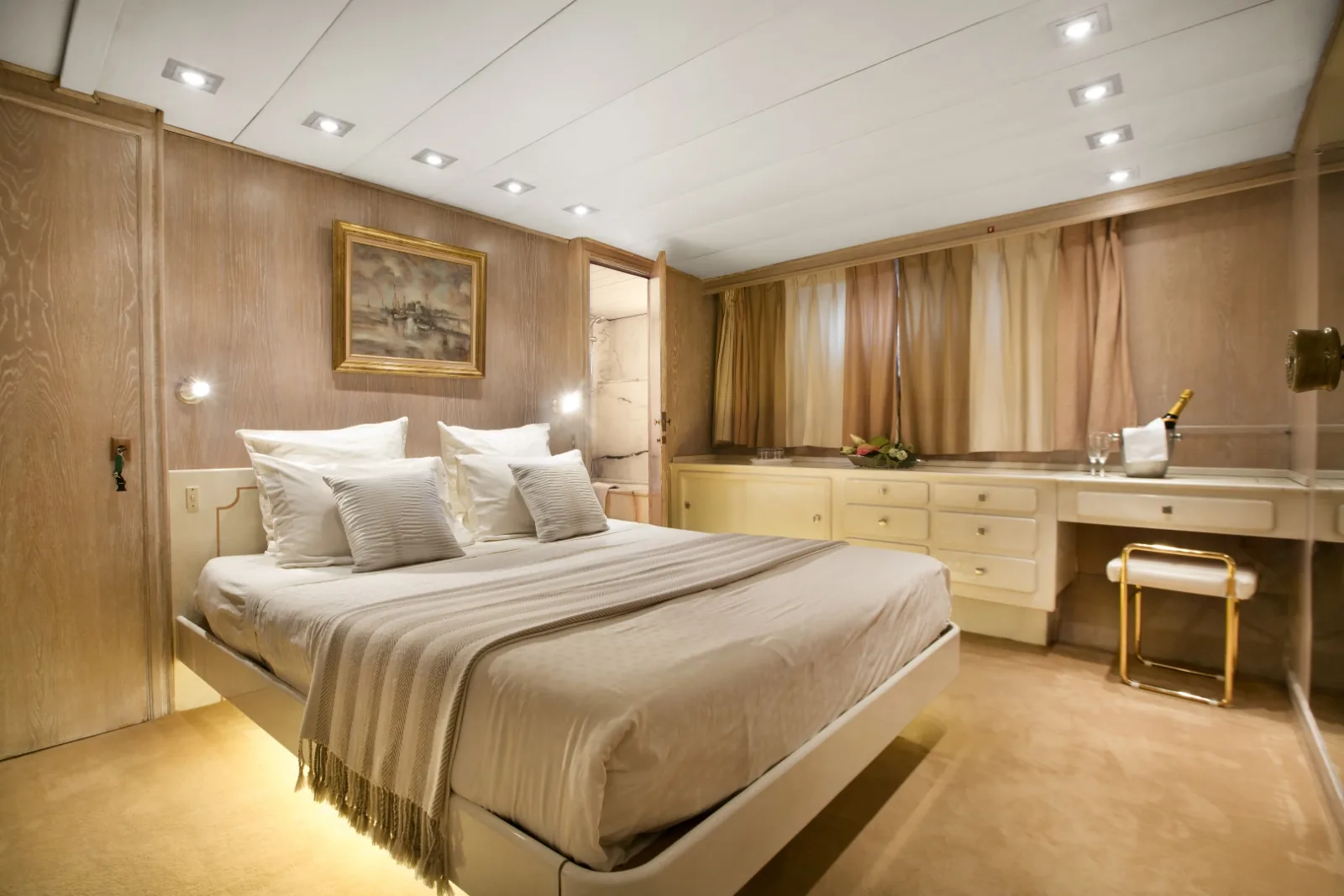 LADY JERSEY - photo 16 yacht charter Cannes