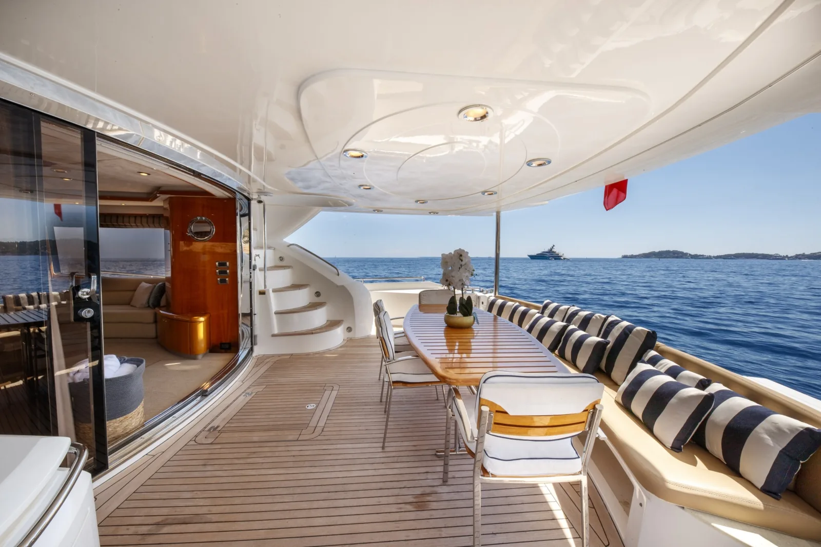 LADY YOUSRA - photo 11 yacht charter Cannes