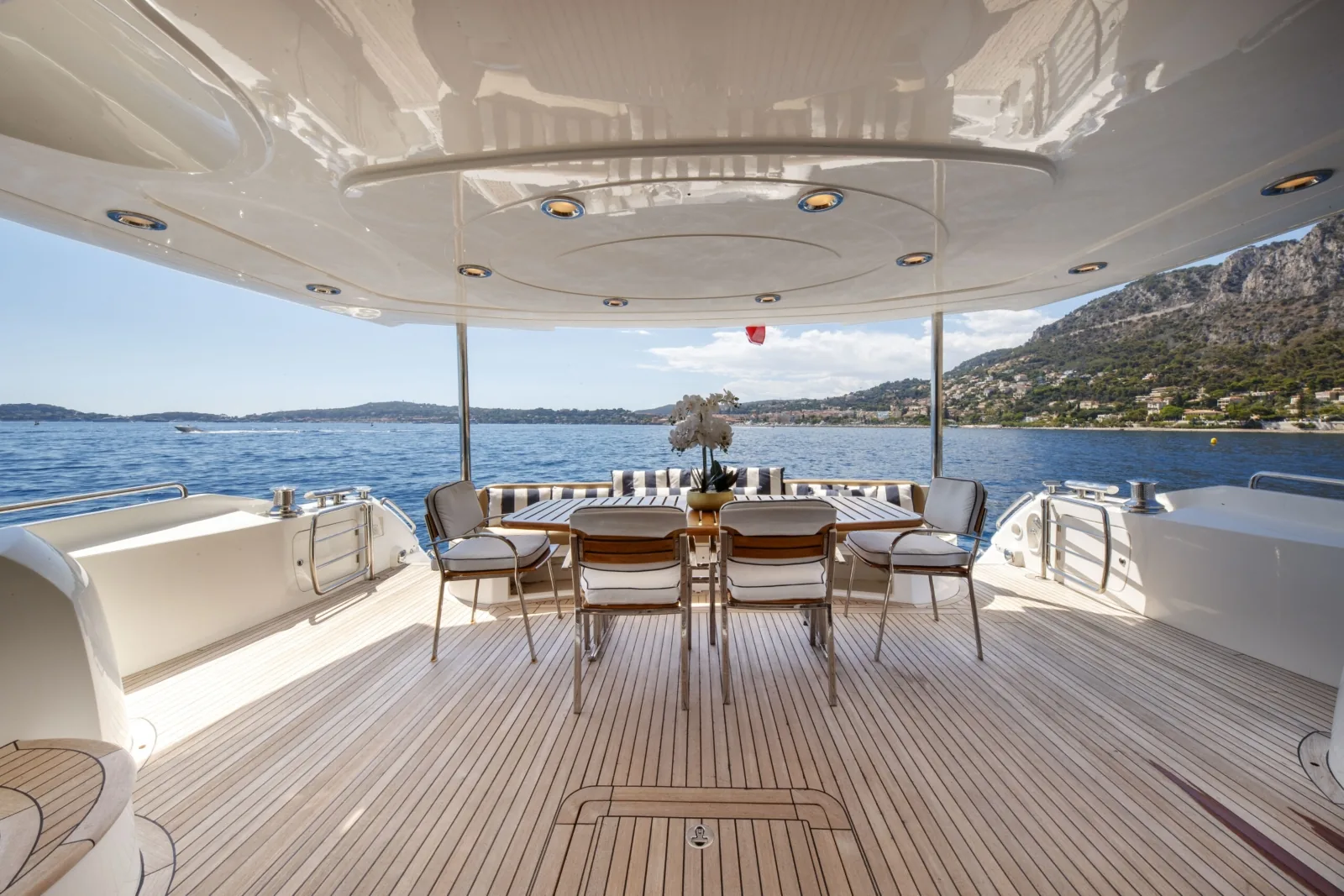 LADY YOUSRA - photo 12 yacht charter Cannes