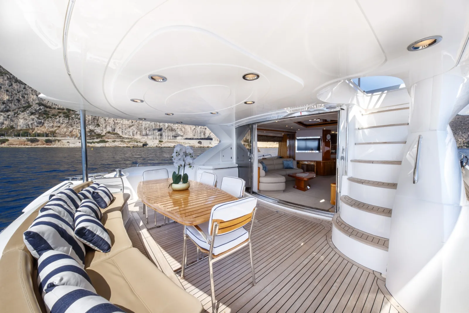 LADY YOUSRA - photo 13 yacht charter Cannes
