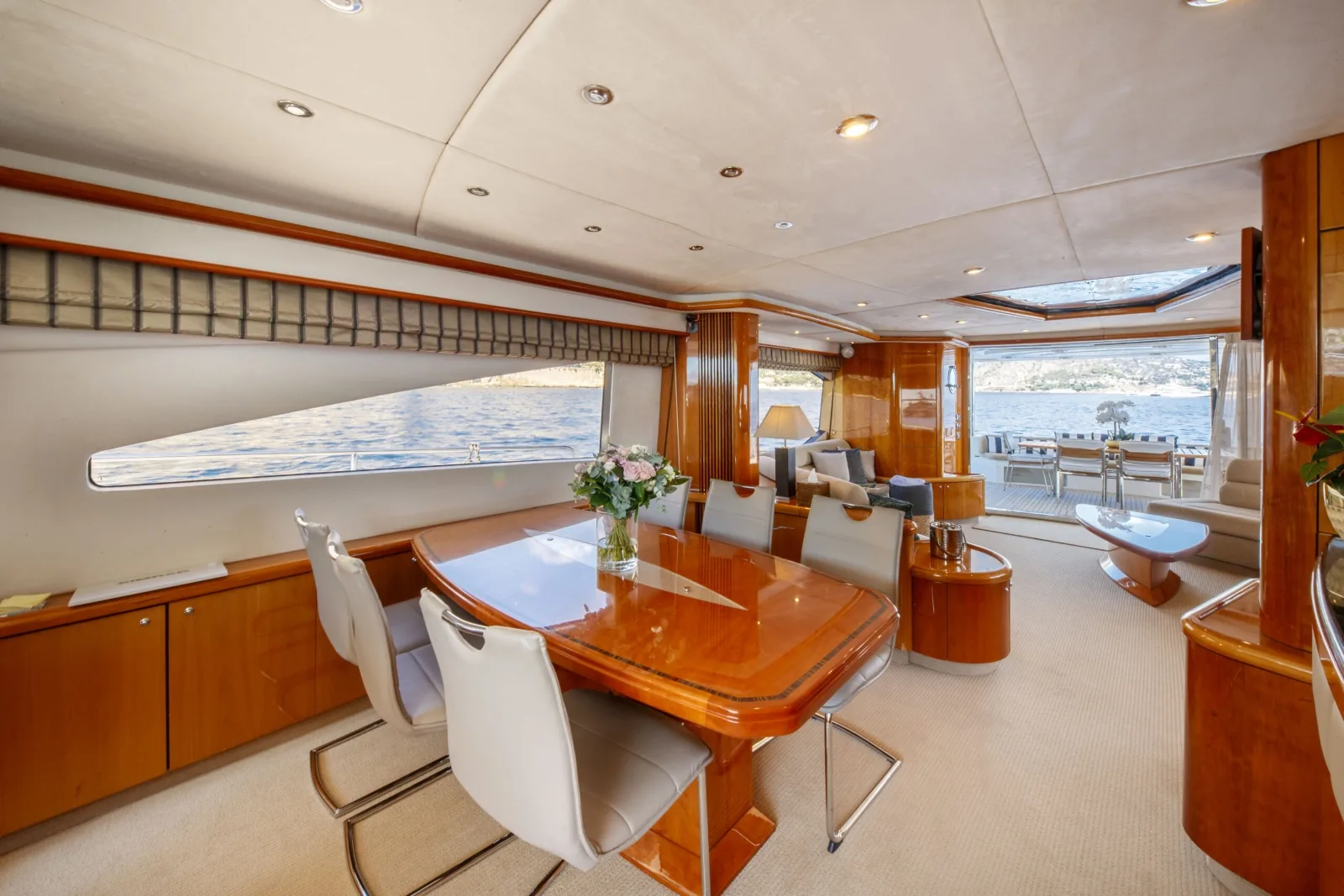 LADY YOUSRA - photo 19 yacht charter Cannes