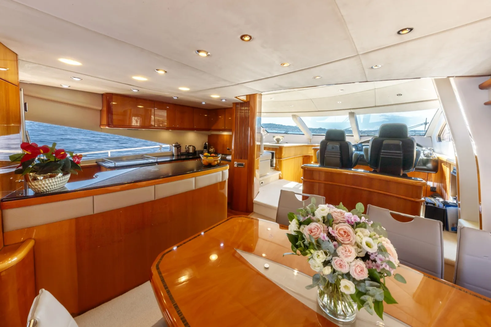 LADY YOUSRA - photo 20 yacht charter Cannes