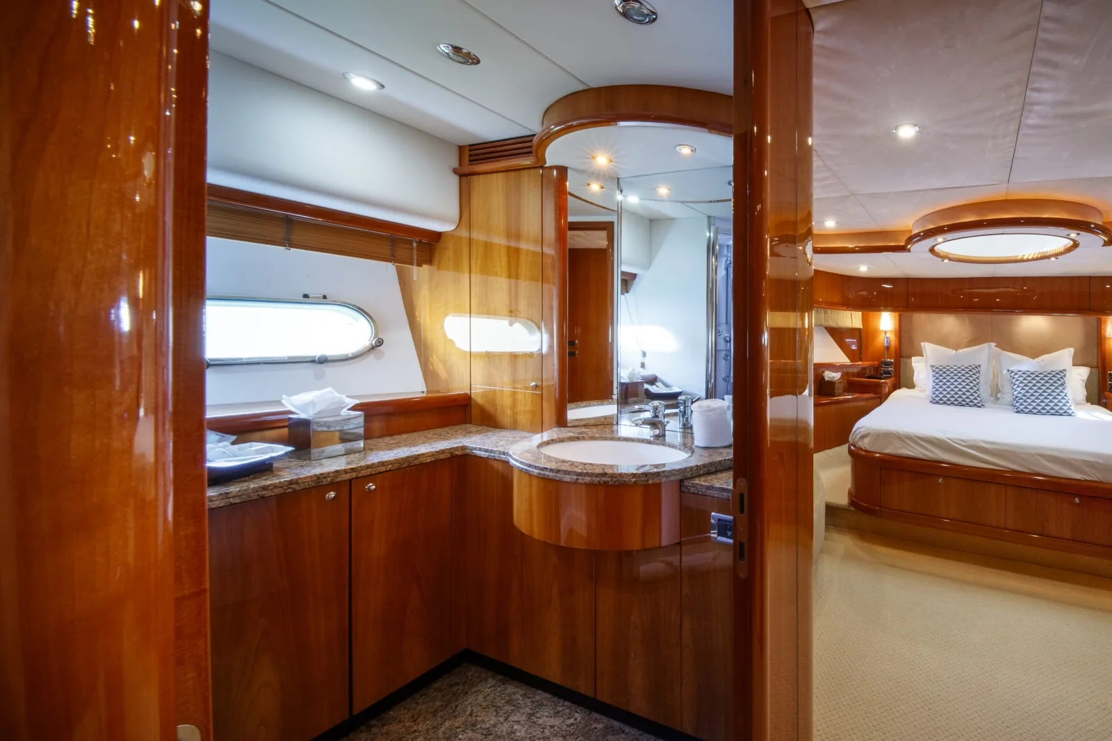 LADY YOUSRA - photo 30 yacht charter Cannes