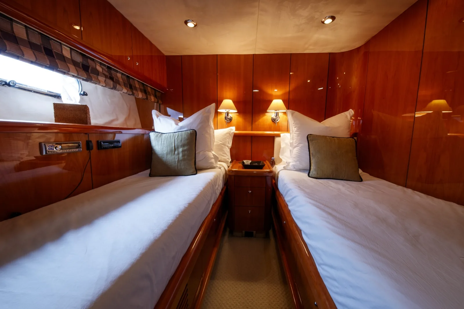 LADY YOUSRA - photo 31 yacht charter Cannes