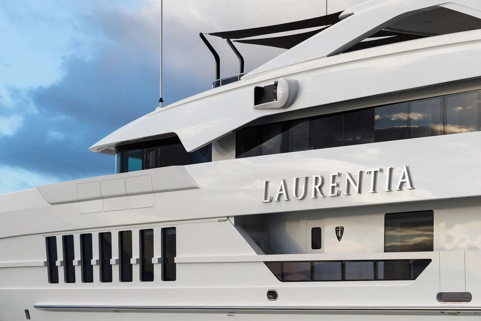 LAURENTIA - photo 4 yacht charter Cannes