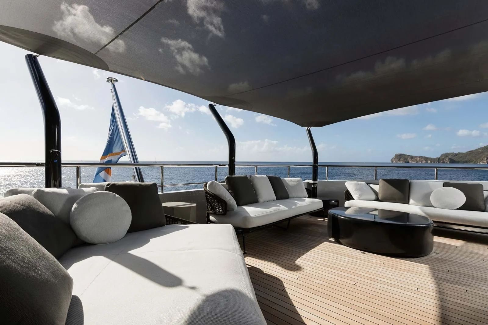 LAURENTIA - photo 15 yacht charter Cannes