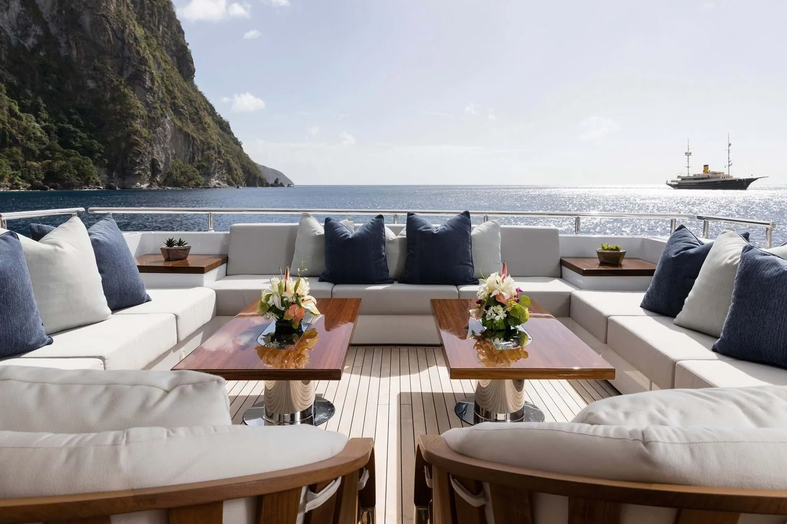 LAURENTIA - photo 16 yacht charter Cannes