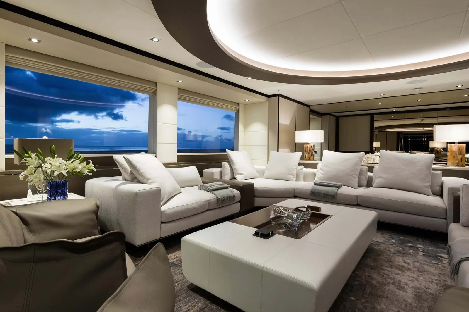 LAURENTIA - photo 18 yacht charter Cannes