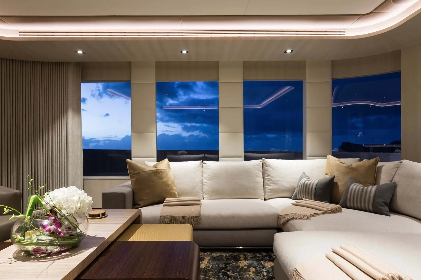 LAURENTIA - photo 19 yacht charter Cannes