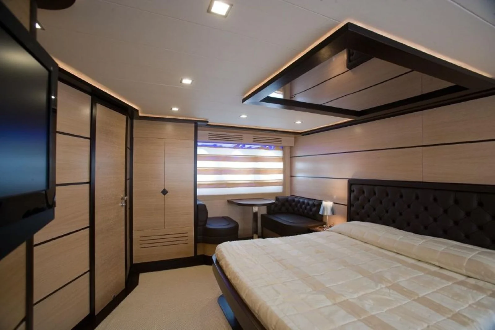 Leonard 74 - photo 4 yacht charter Cannes