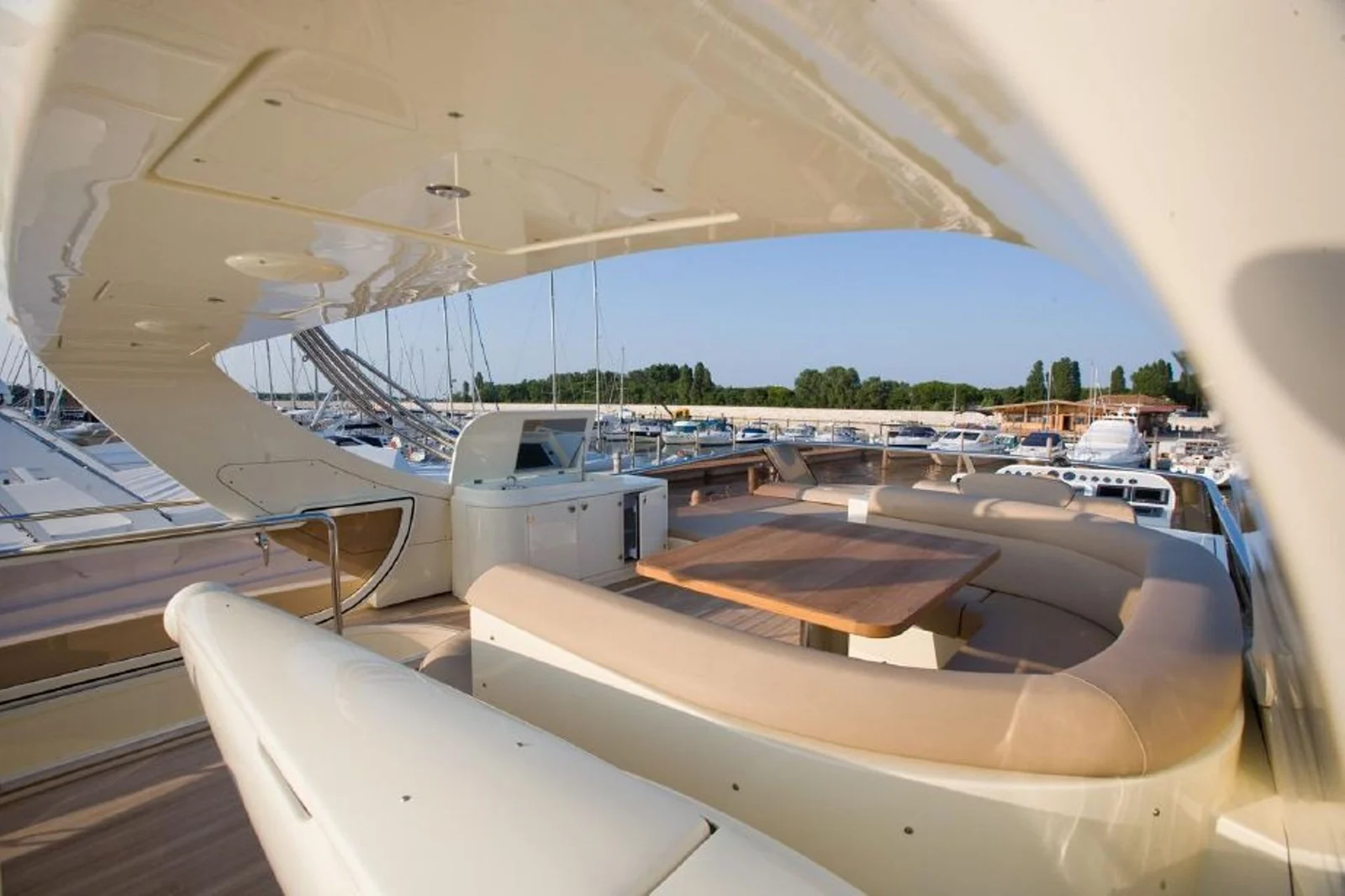Leonard 74 - photo 9 yacht charter Cannes