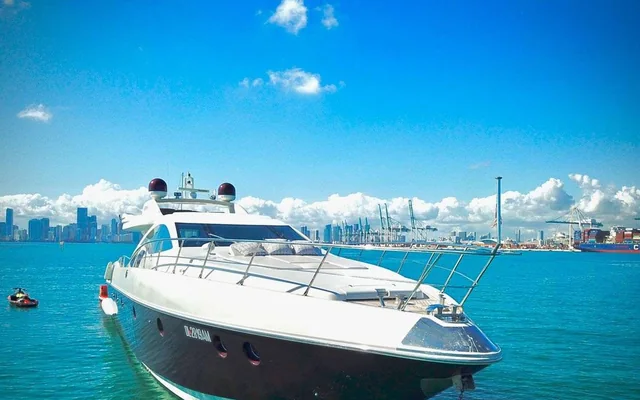 Leonardo - yacht charter Miami