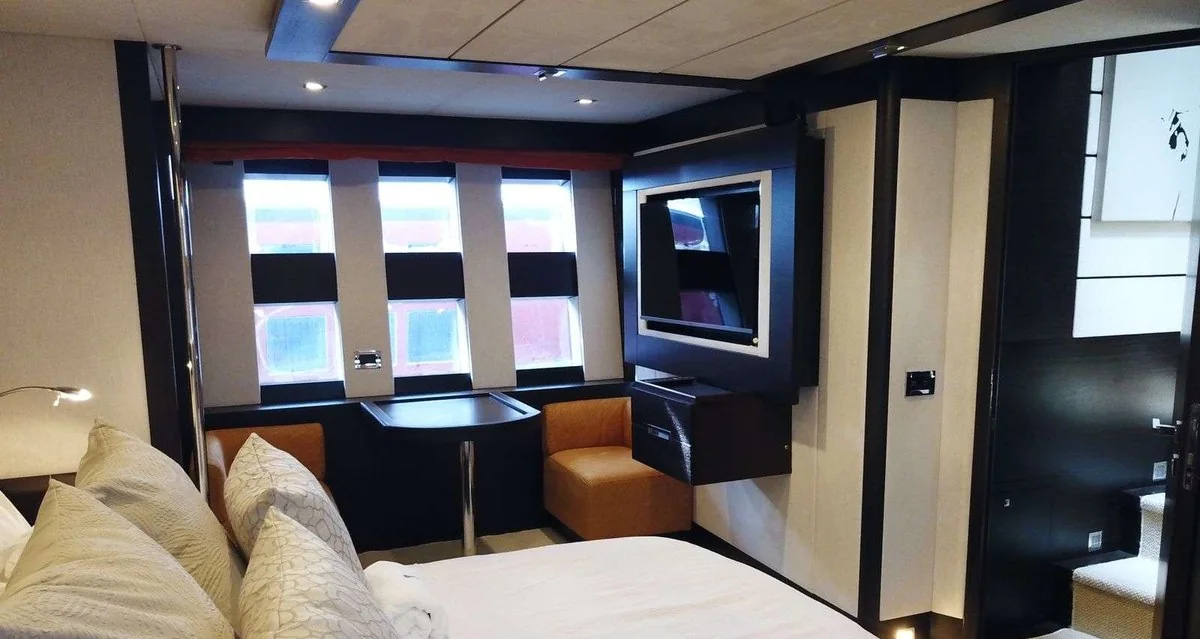 Leonardo - photo 9 yacht charter Miami