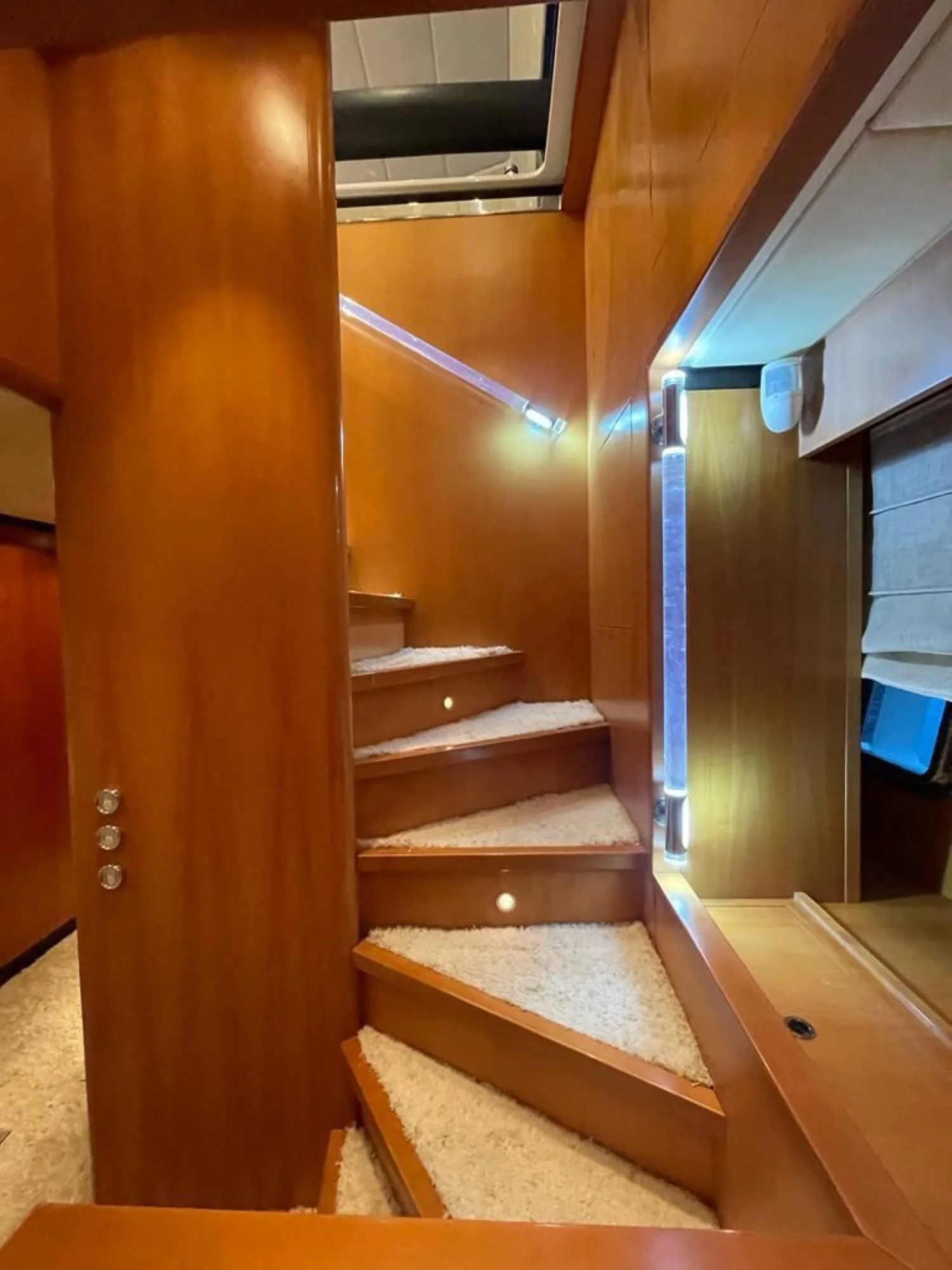 LEOPARD 24 - photo 13 yacht charter Cannes