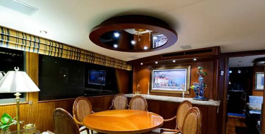 Lifter - photo 4 yacht charter Miami