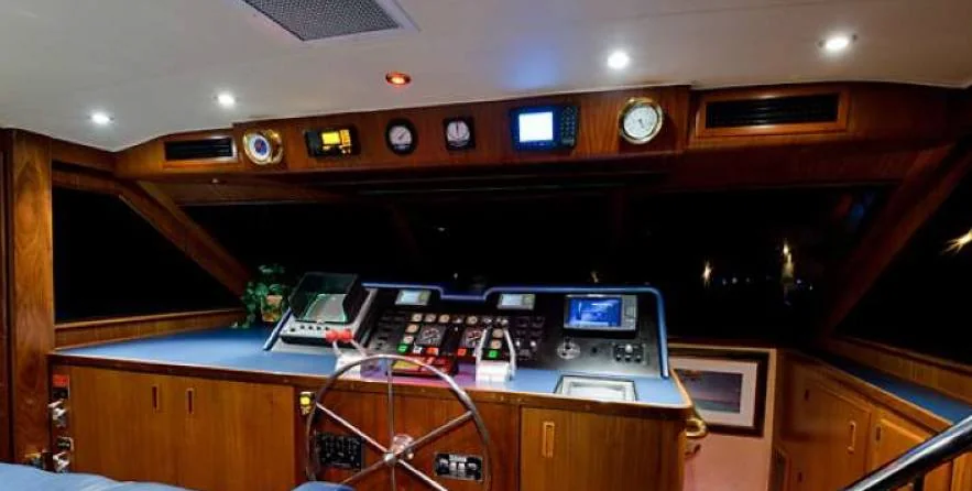 Lifter - photo 13 yacht charter Miami