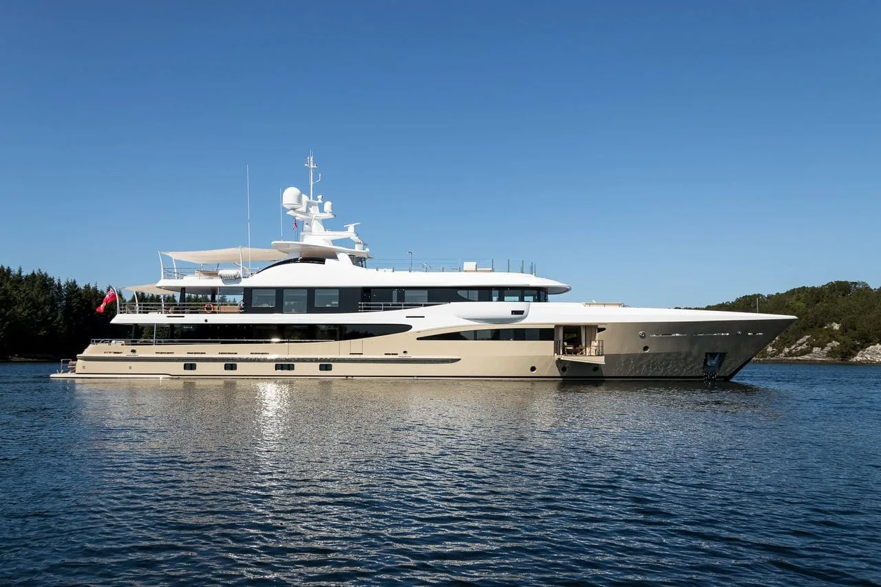 LILI - photo 3 yacht charter Cannes