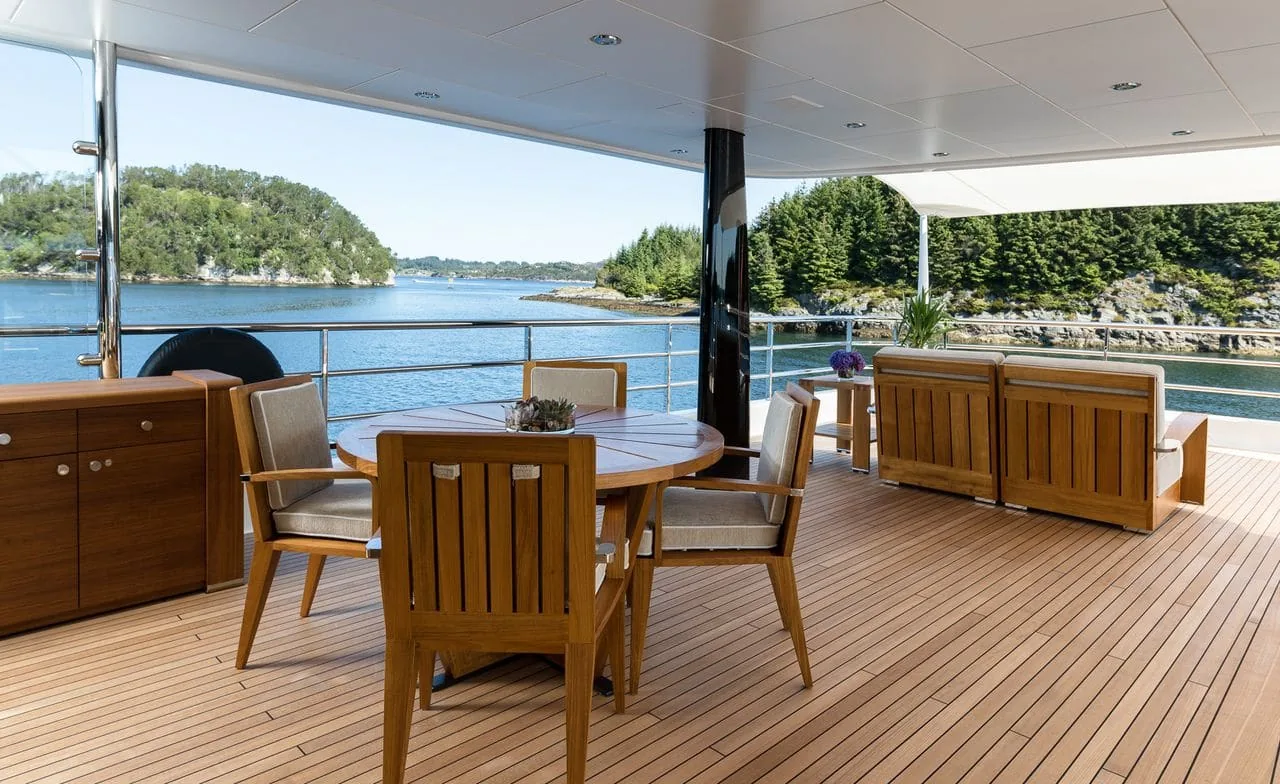 LILI - photo 11 yacht charter Cannes