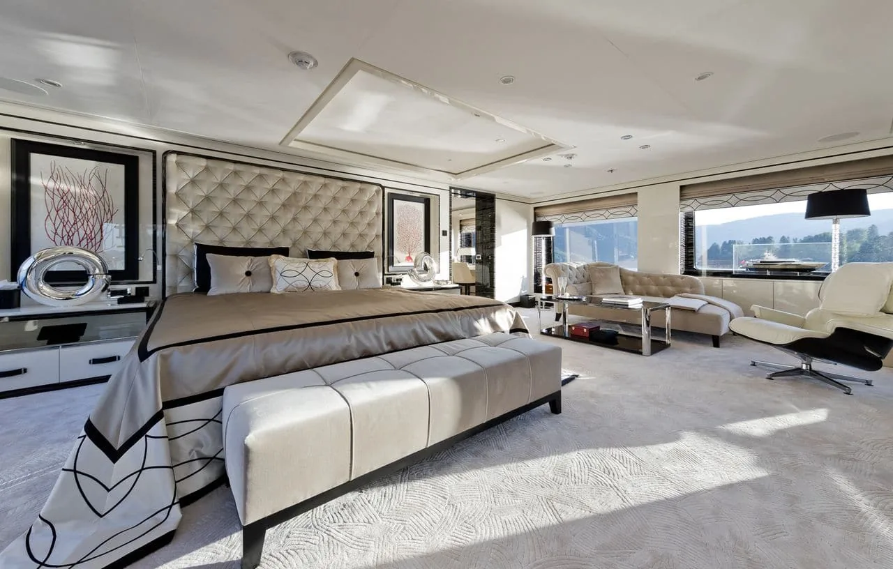 LILI - photo 15 yacht charter Cannes