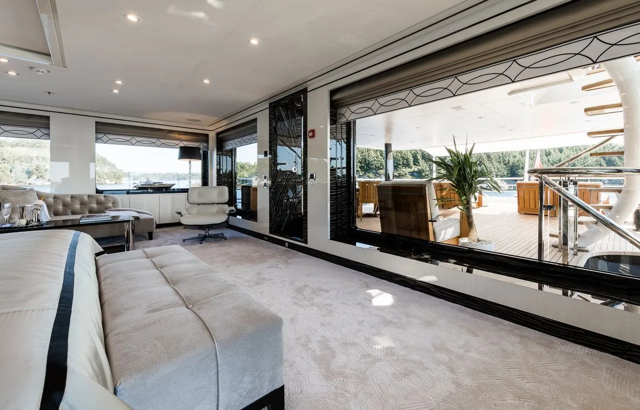 LILI - photo 16 yacht charter Cannes